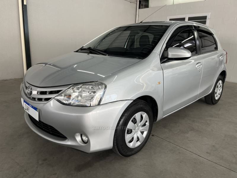 TOYOTA - ETIOS - 2015/2016 - Prata - Sob Consulta