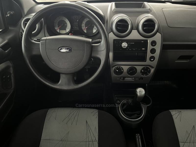 FORD - FIESTA - 2009/2009 - Vermelha - R$ 27.500,00