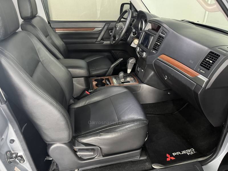 MITSUBISHI - PAJERO FULL - 2011/2012 - Prata - R$ 118.900,00