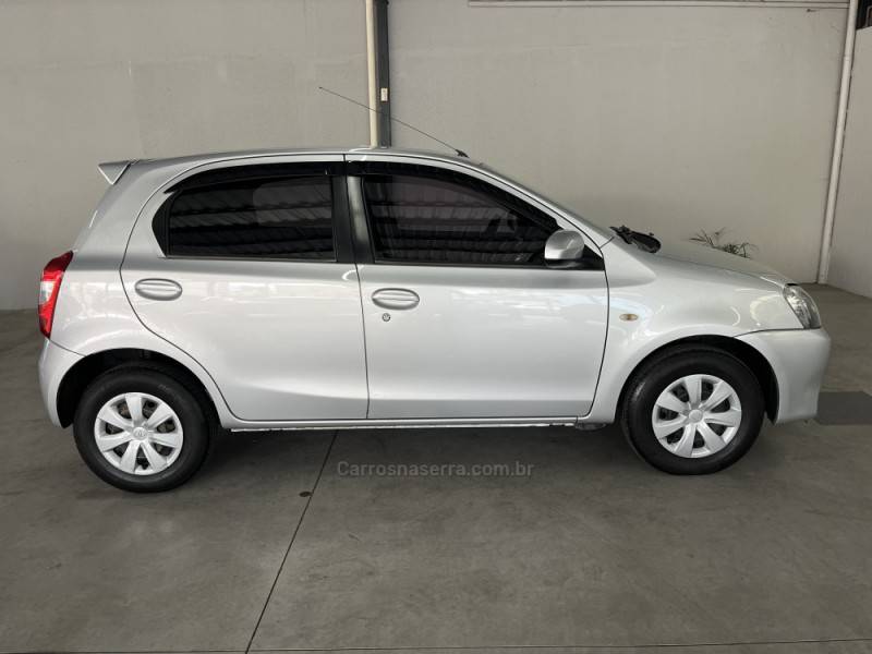 TOYOTA - ETIOS - 2015/2016 - Prata - Sob Consulta