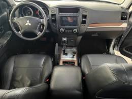 MITSUBISHI - PAJERO FULL - 2011/2012 - Prata - R$ 118.900,00