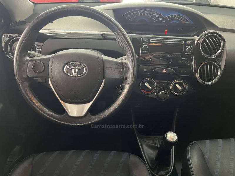 TOYOTA - ETIOS - 2015/2016 - Prata - Sob Consulta