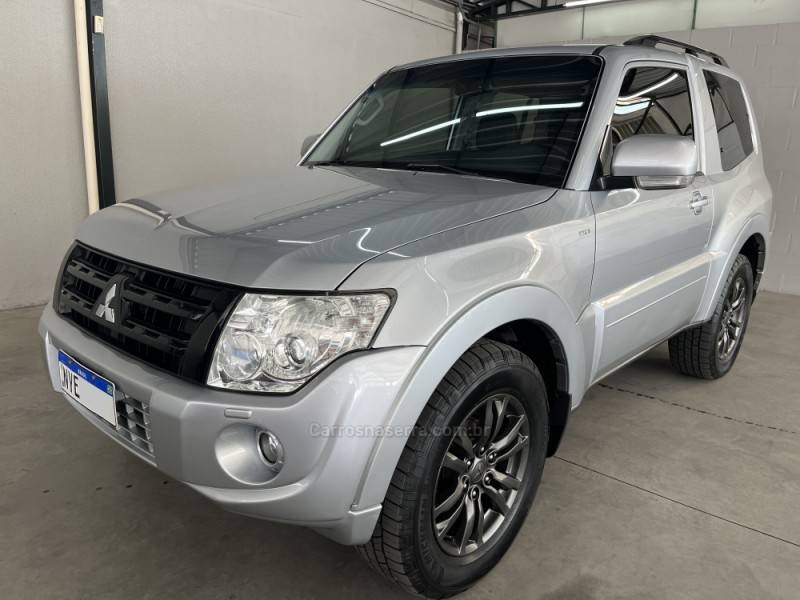 MITSUBISHI - PAJERO FULL - 2011/2012 - Prata - R$ 118.900,00