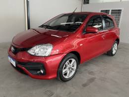 TOYOTA - ETIOS - 2017/2018 - Vermelha - Sob Consulta