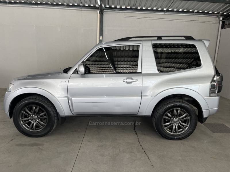 MITSUBISHI - PAJERO FULL - 2011/2012 - Prata - R$ 118.900,00