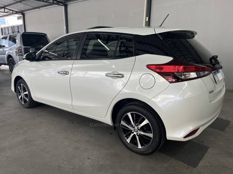 TOYOTA - YARIS - 2019/2019 - Branca - Sob Consulta