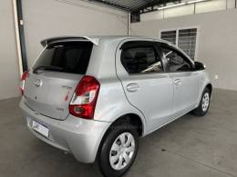 TOYOTA - ETIOS - 2015/2016 - Prata - Sob Consulta