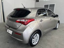 HYUNDAI - HB20 - 2017/2018 - Prata - R$ 56.900,00