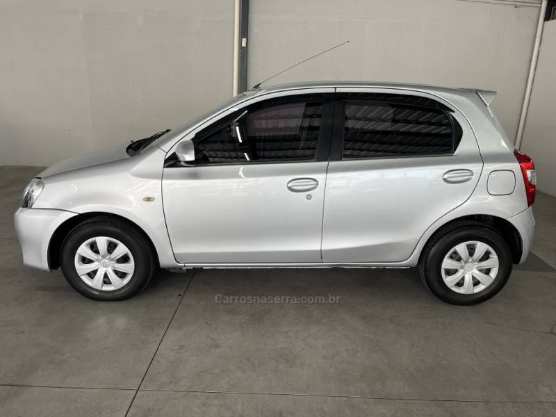 TOYOTA - ETIOS - 2015/2016 - Prata - Sob Consulta